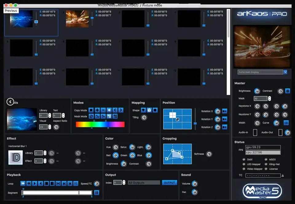 Scherm van ArKaos MediaMaster Pro 5 met videoclips, effecten en instellingen voor kleur, mapping en output